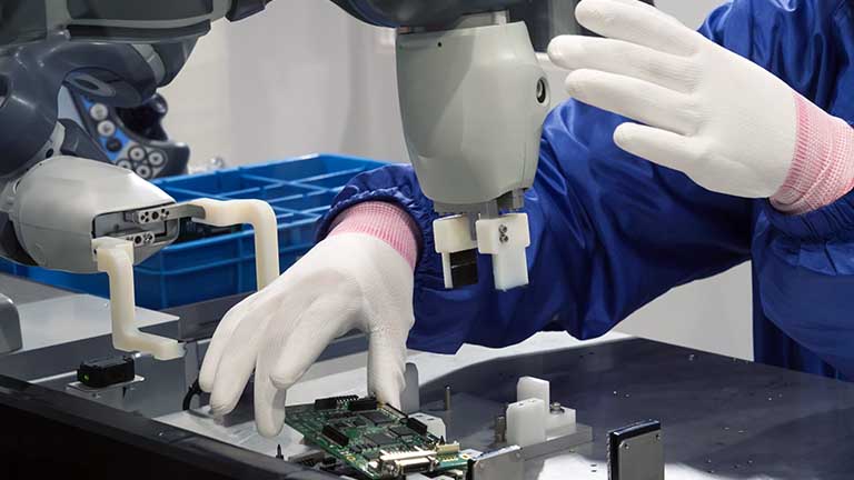 Cobot-Assisting-Electronics-Manufacture-EN-Image